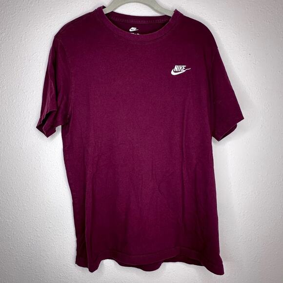 Nike Men's Sportswear Club Short Sleeve T-Shirt, Maroon, Size Medium - Picture 2 of 6